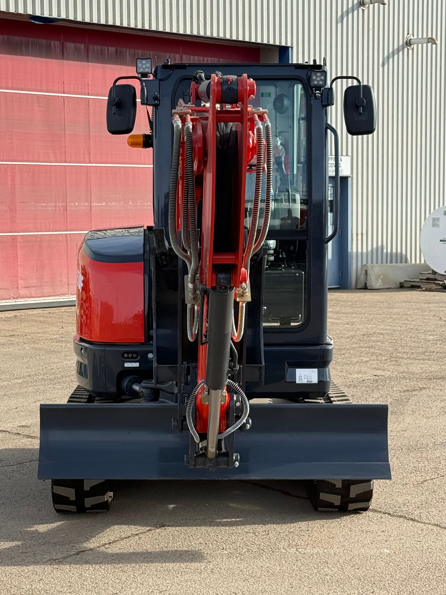 Everun ERE35UF Mini Excavator - front view