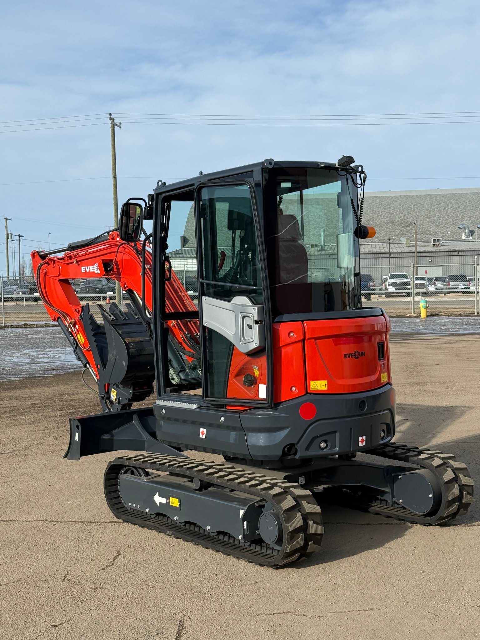 Everun ERE35UF Mini Excavator - front blade