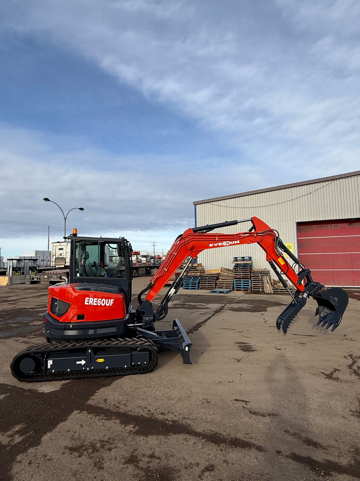 Everun ERE60UF Compact Excavator - side profile