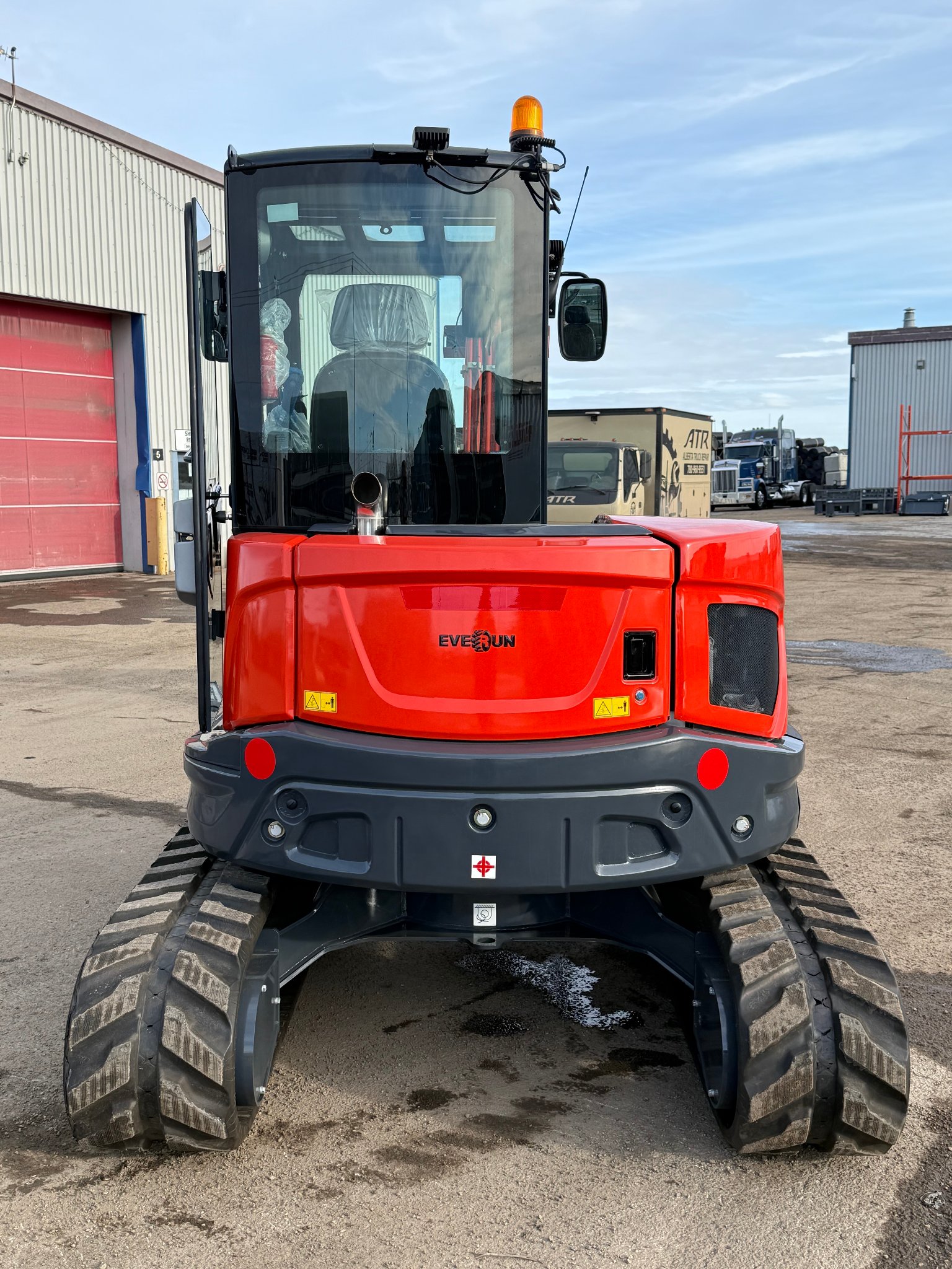 Everun ERE60UF Compact Excavator - rear view