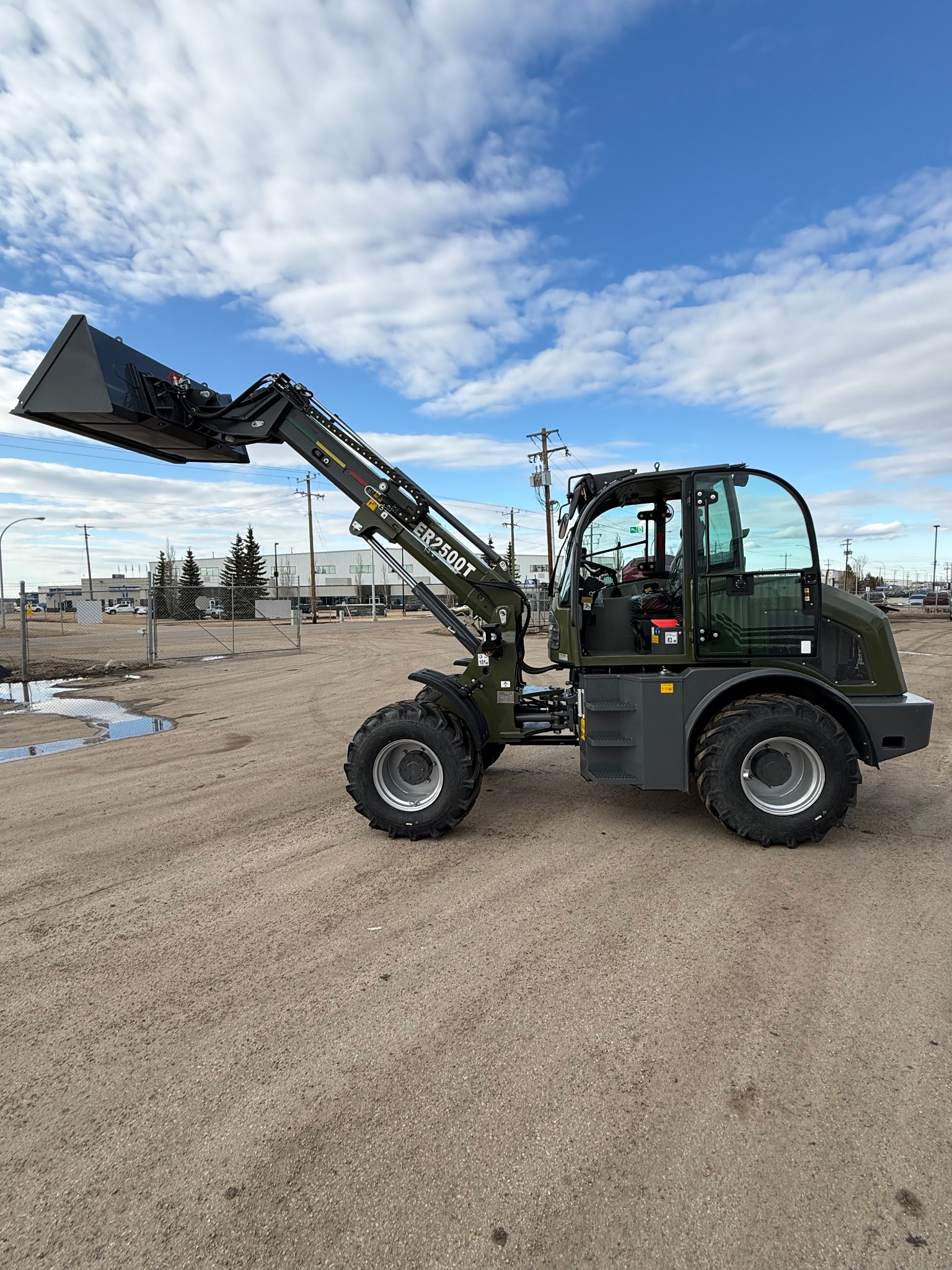 Everun ER2500T Wheel Loader - rear view