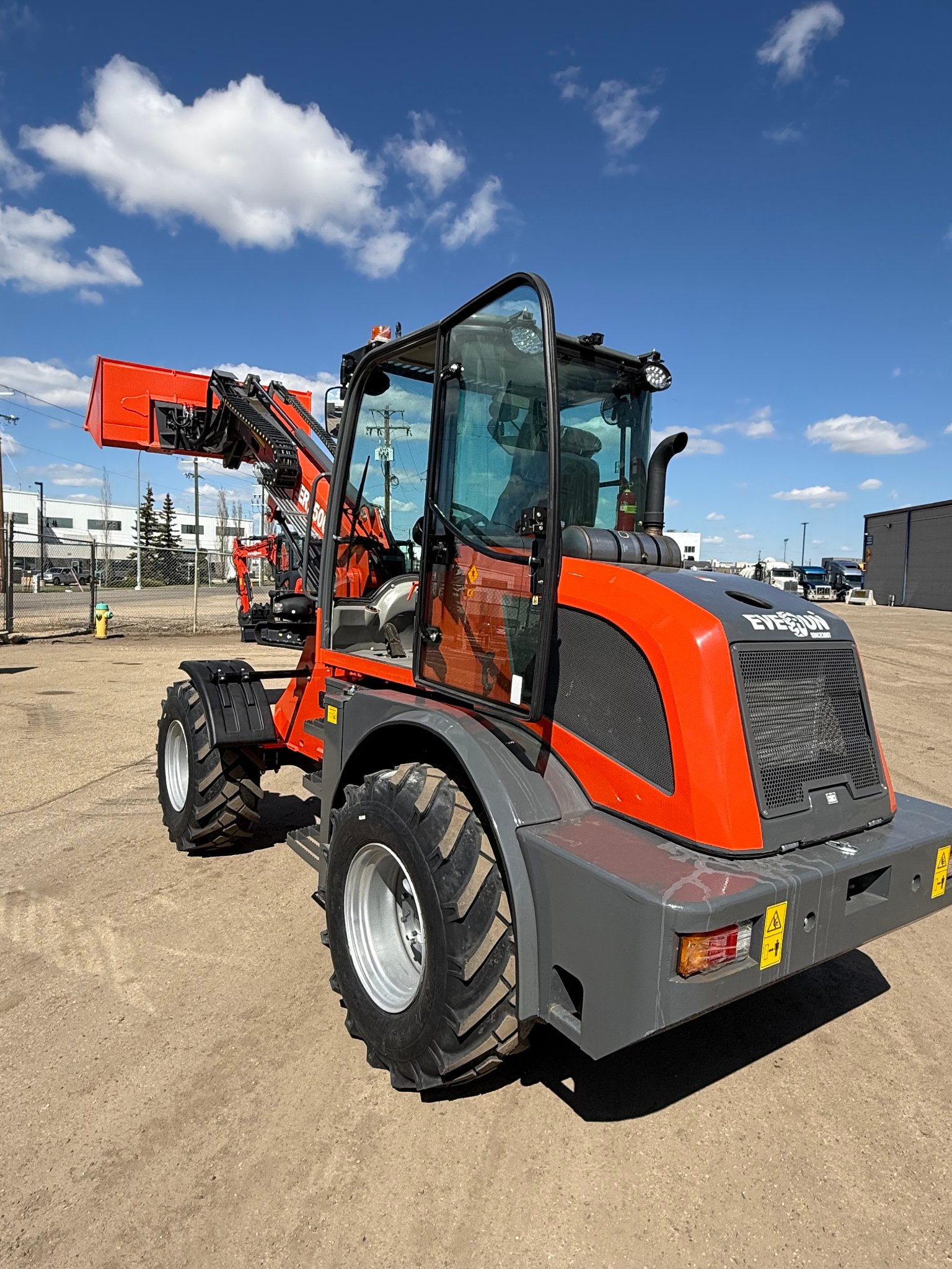 Everun ER2500F Wheel Loader - rear quarter