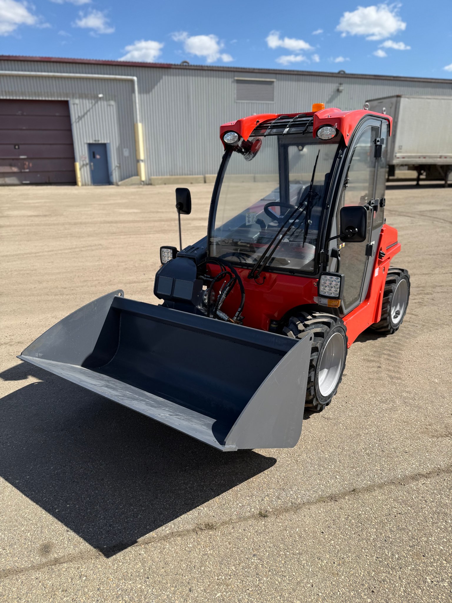 Everun ERT1500 Wheel Loader - lot view with lineup