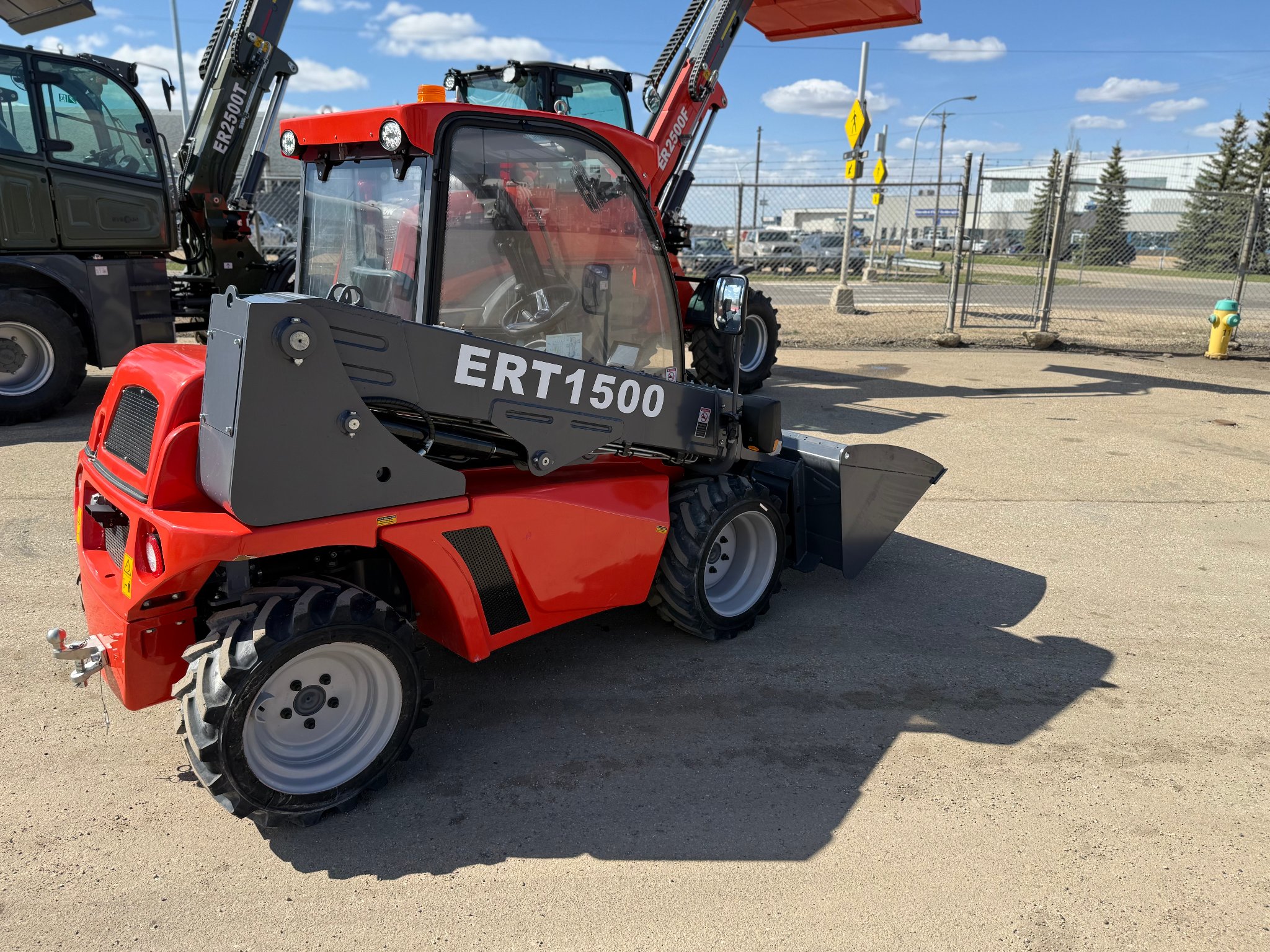 Everun ERT1500 Wheel Loader - rear quarter with hood open